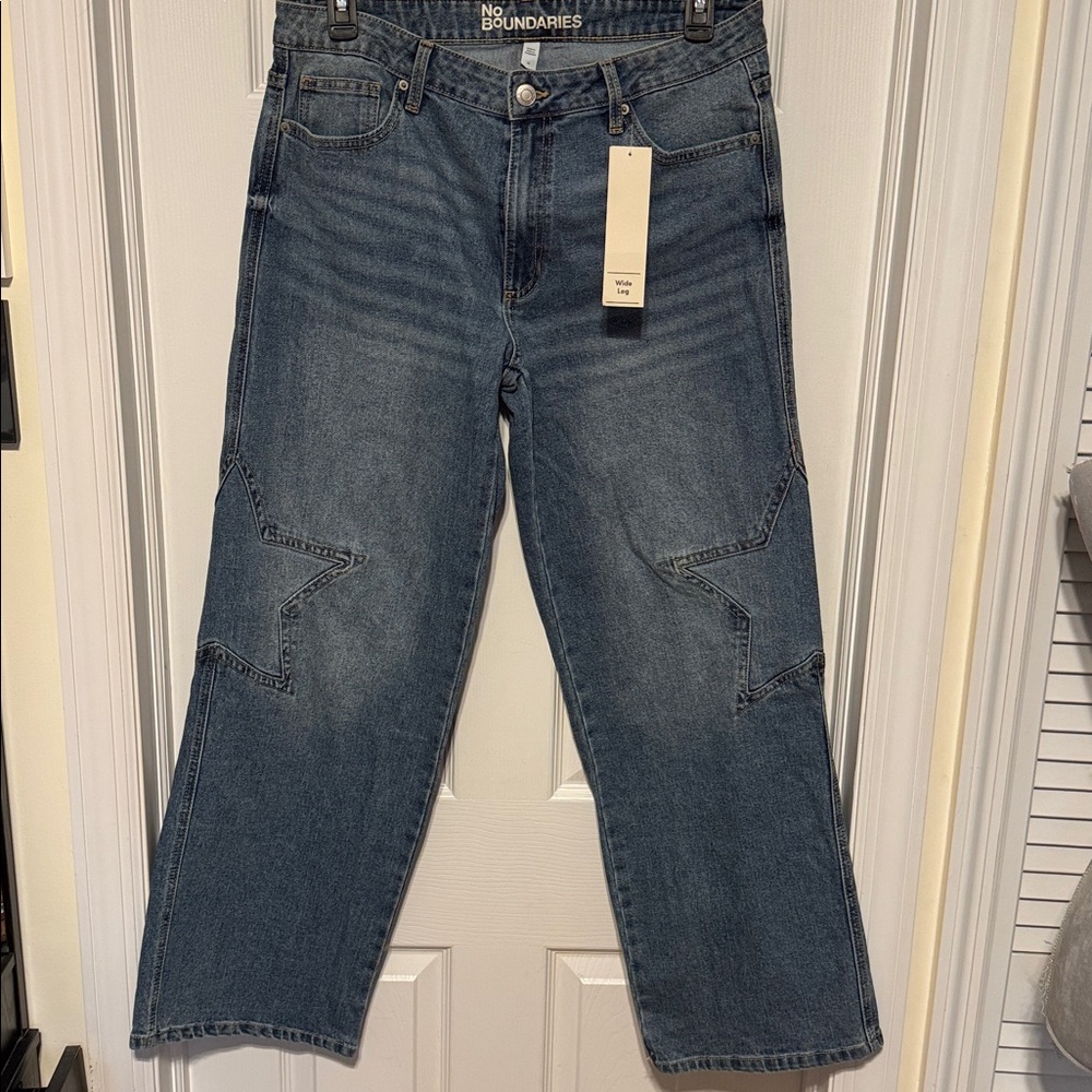 No Boundaries Mid Rise Wide Leg Star Jean - Picture 6 of 9